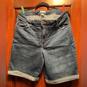 Plus size Bermuda shorts